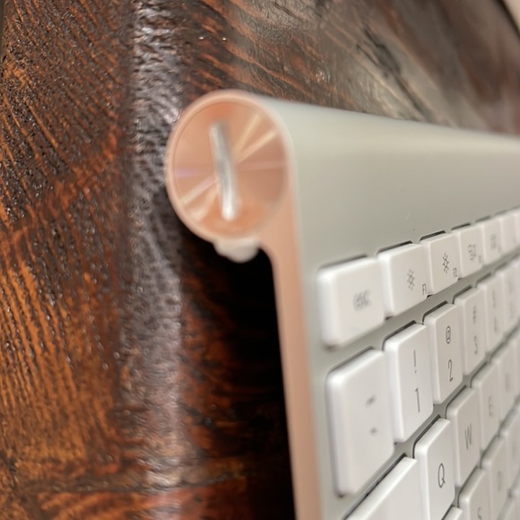 Version one of the Apple Wireless Keyboard. Never Used. - Picture 4 of 7